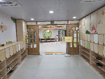 현관,&nbsp;무지개&nbsp;책방,&nbsp;창의블럭방,&nbsp;강당,&nbsp;수영장&nbsp;사진